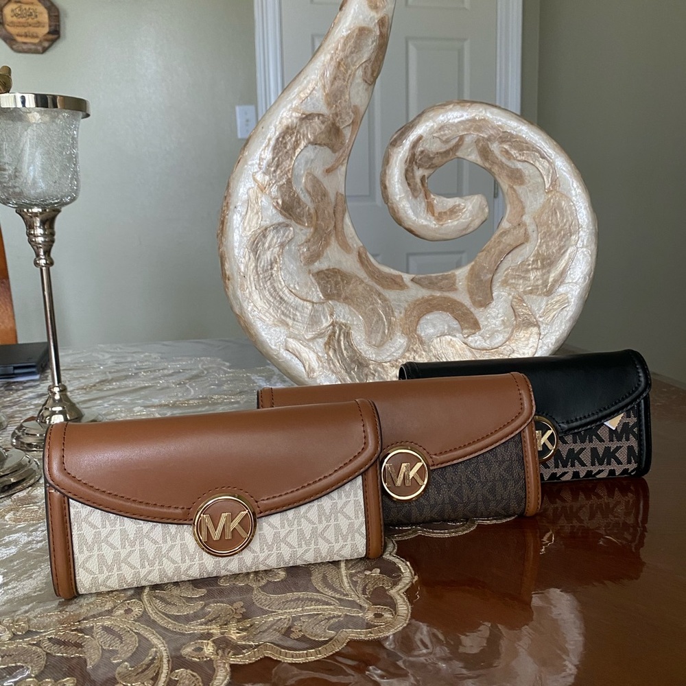 Michael Kors Fulton wallet - Picture 2 of 16